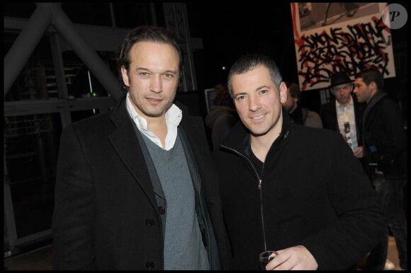Vincent Perez et Bruno Putzulu à l'occasion de la soirée de présentation de la Citroën DS3, qui s'est tenue à la Fondation Cartier, à Paris, le 11 février 2010.