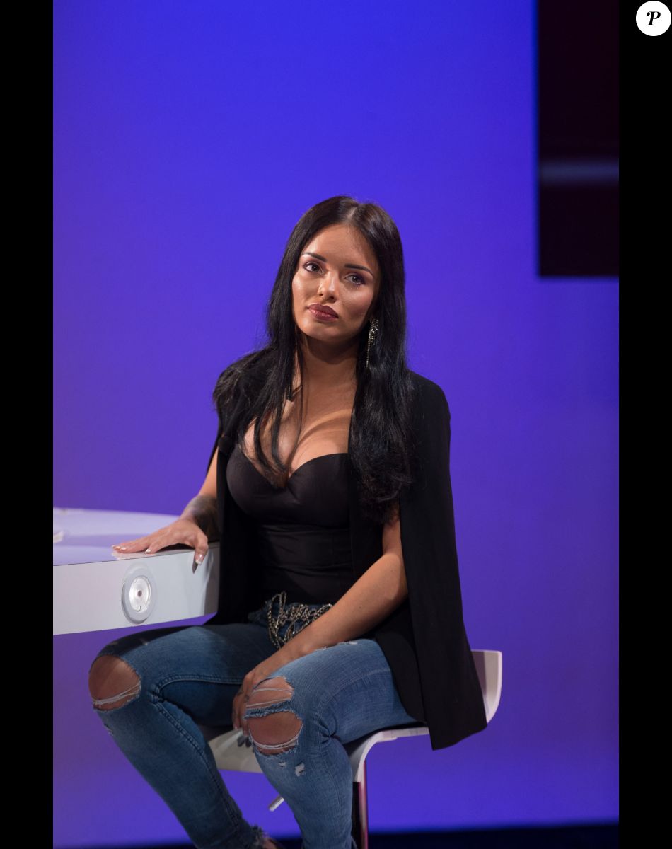 Exclusif - Aurélie Preston (Les Anges 8) - Plateau - Tournage de l'émission "Les 24h de la TV réalité" à Paris, le 20 et 21 décembre 2016.