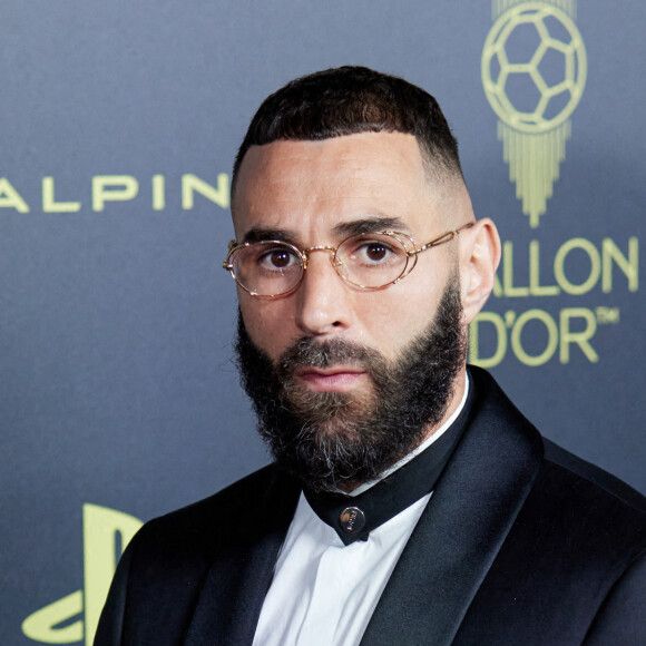Karim Benzema - Photocall de la 66ème cérémonie du Ballon d'Or au Théâtre du Chatelet à Paris le 17 octobre 2022. © Cyril Moreau/Bestimage