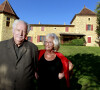 Pierre Bellemare et sa femme Roselyne posent dans leur maison de campagne près de Bergerac, Dordogne, France, le 22 octobre 2011. © Patrick Bernard/Bestimage