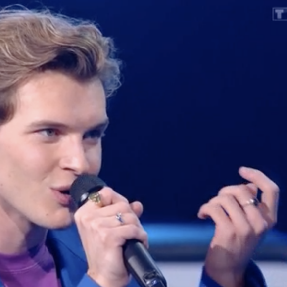 Julien Clerc fait un medley avec Paola, Anisha et Louis lors du prime de la "Star Academy" - Emission du 22 octobre 2022, TF1