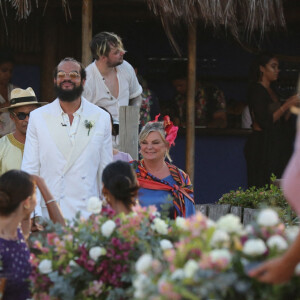 Exclusif - Prix Spécial - Joakim Noah et ses parents, Yannick Noah et Cecilia Rodhe - Joakim Noah et Lais Ribeiro se sont mariés devant leurs amis et leur famille sur la plage de Trancoso au Brésil le 13 juillet 2022.