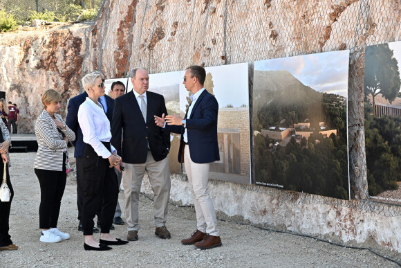 La princesse Charlène de Monaco devient présidente de la SPA, lors de l'annonce faite à l'occasion de la pose de la première pierre du futur refuge de la SPA de Peille, près du Mont Angel, France, le 12 septemb re 2022. La princesse Charlène de Monaco était accompagné du prince Albert II de Monaco et de M-A.de Massy, présidente de la Société Canine de Monaco. © Bruno Bebert/Bestimage 