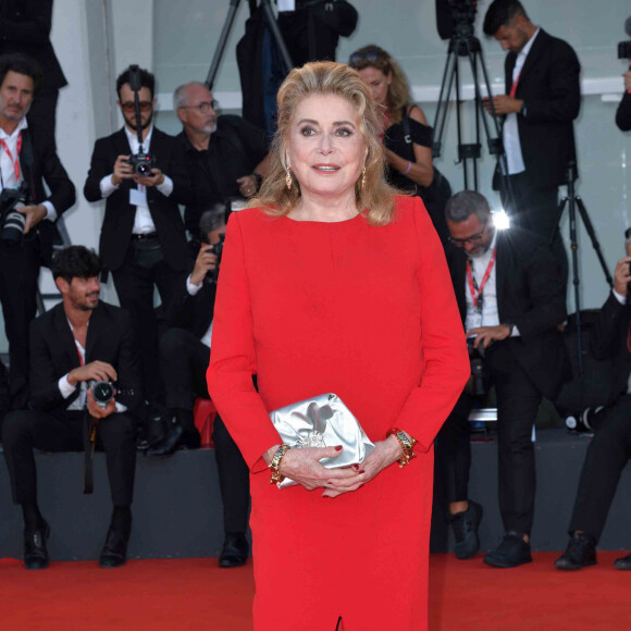 Catherine Deneuve, Lion d'Or d'honneur de la Mostra 2022 - Red Carpet du film White Noise et de la cérémonie d'ouverture lors de la 79ème édition du festival international du film de Venise, la Mostra le 1er septembre 2022.