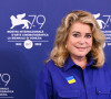 Photocall de Catherine Deneuve (porte un badge aux couleurs de l'Ukraine) qui va recevoir un Lion d'Or d'Honneur lors de la 79ème édition du festival international du film de Venise