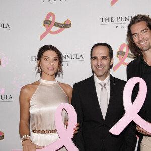 Vincent Pimont (directeur général du Peninsula Paris Hotel), Camille Lacourt et sa compagne Alice Detollenaere - Paris, le 29 septembre 2022. © Christophe Clovis-Rachid Bellak / Bestimage.