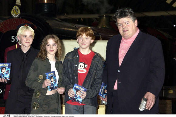 Robbie Coltrane, Rupert Grint, Emma Watson et Tom Felton lors de la sortie du DVD de Harry Potter à l'école des sorciers