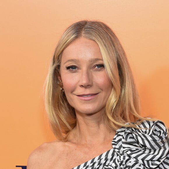 Gwyneth Paltrow au photocall de l'exposition Solaire Culture de la maison Veuve Clicquot à Beverly Hills le 25 octobre 2022 