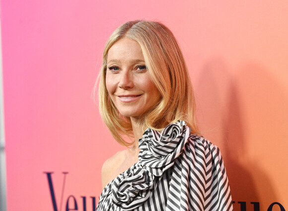 Gwyneth Paltrow au photocall de l'exposition Solaire Culture de la maison Veuve Clicquot à Beverly Hills le 25 octobre 2022 