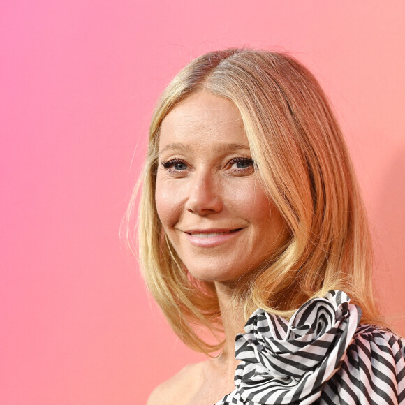 Gwyneth Paltrow au photocall de l'exposition Solaire Culture de la maison Veuve Clicquot à Beverly Hills le 25 octobre 2022 