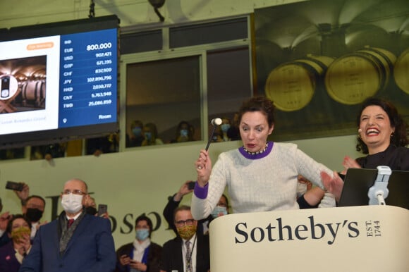 Pio Marmaï (pour l'Institut Curie), Jeanne Balibar (pour Solidarité Femmes) - Nouveau record lors de la 161e vente caritative des Hospices de Beaune : la pièce du président s'est vendue 800 000 euros, le 21 novembre 2021. 