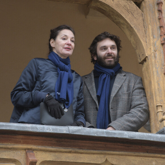 Pio Marmaï (pour l'Institut Curie), Jeanne Balibar (pour Solidarité Femmes) - Nouveau record lors de la 161e vente caritative des Hospices de Beaune : la pièce du président s'est vendue 800 000 euros, le 21 novembre 2021. 