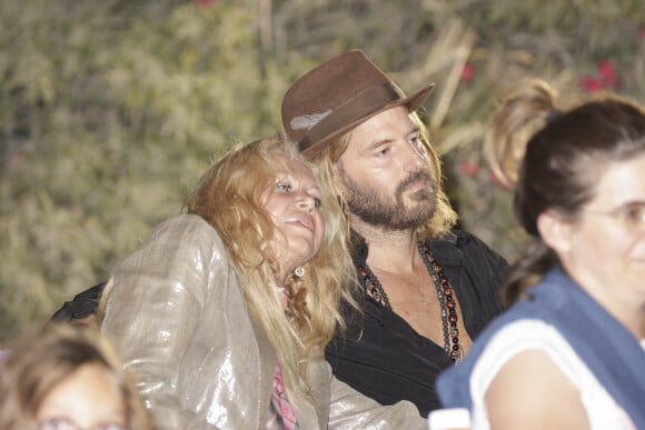 Exclusif - Fiona Gélin et son compagnon Richard Bauduin - Cinéma en Plein Air à Tahiti Beach, organisé par Jacqueline Franjou avec le soutien des villes de Saint-Tropez et de Ramatuelle le 13 août 2022. © Jack Tribeca / Bestimage