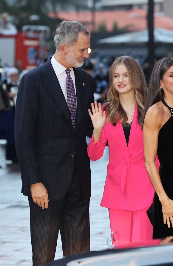 La reine Letizia d'Espagne, la princesse Leonor à leur arrivée au concert de clôture du festival "XXX Musical Week" à Oviedo. Le 27 octobre 2022 