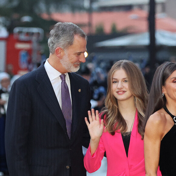 La reine Letizia d'Espagne, la princesse Leonor à leur arrivée au concert de clôture du festival "XXX Musical Week" à Oviedo. Le 27 octobre 2022 