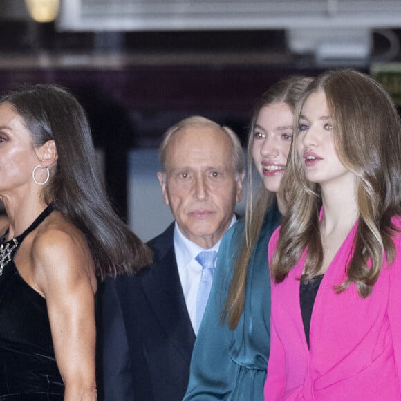 La reine Letizia d'Espagne, la princesse Leonor et la princesse Sofia au concert de clôture du festival "XXX Musical Week" à Oviedo. Le 27 octobre 2022 