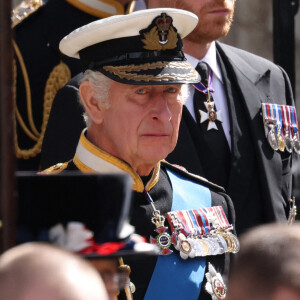 Le roi Charles III d'Angleterre, le prince Harry, duc de Sussex - Sorties du service funéraire à l'Abbaye de Westminster pour les funérailles d'Etat de la reine Elizabeth II d'Angleterre. Le 19 septembre 2022 