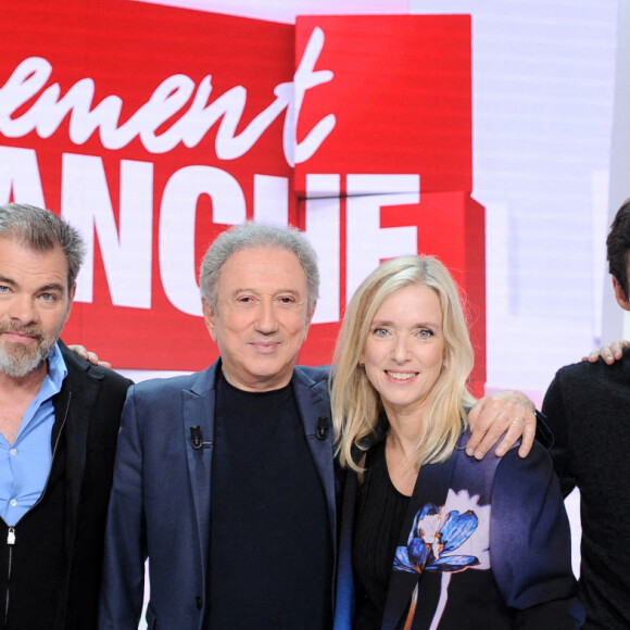 Kendji Girac, Clovis Cornillac, Michel Drucker, Lea Drucker, Nathan Devers et Viktor Vincent lors de l'enregistrement de l'émission "Vivement Dimanche" diffusée le 30 octobre 2022 sur France 3. Photos du 20 octobre 2022. © Guillaume Gaffiot / Bestimage