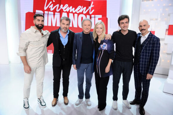 Kendji Girac, Clovis Cornillac, Michel Drucker, Lea Drucker, Nathan Devers et Viktor Vincent lors de l'enregistrement de l'émission "Vivement Dimanche" diffusée le 30 octobre 2022 sur France 3. Photos du 20 octobre 2022. © Guillaume Gaffiot / Bestimage