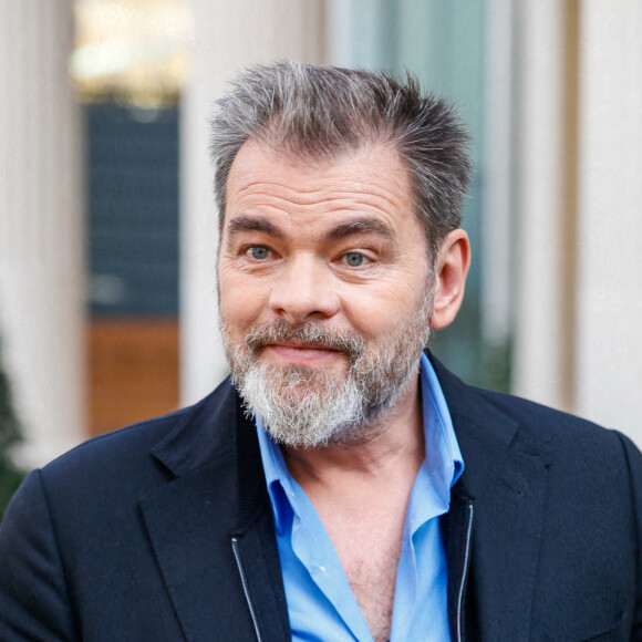 Clovis Cornillac - Arrivées à l'enregistrement de l'émission "Vivement Dimanche" au Studio Gabriel, présentée par M.Drucker et diffusée le 30 octobre 2022 sur France 3, à Paris, France, le 20 octobre 2022. © Christophe Clovis/Bestimage