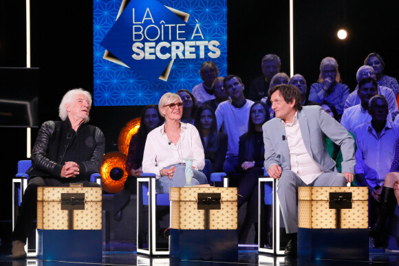 Exclusif - Hugues Aufray, Chantal Ladesou, Pierre Palmade - Enregistrement de l'émission "La boîte à secrets 14", présentée par F.Bollaert, et diffusée le 28 octobre sur France 3. Chaque invité a le plaisir de découvrir des surprises réalisées sur mesure avec la complicité de ses proches ! Alors, préparez-vous à découvrir des archives personnelles de nos invités, chanter les plus grands tubes d'hier et d'aujourd'hui, tenter de retrouver l'identité d'un invité mystère et des images exclusives tournées avec l'entourage des invités ! Joies, émotions, fous rires, tubes, retrouvailles et révélations seront au menu de votre soirée. © Christophe Clovis / Bestimage 