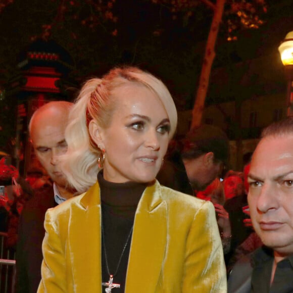 Laeticia Hallyday arrive à la soirée "Johnny Hallyday, Un soir à l'Olympia" à Paris le 1er décembre 2019.