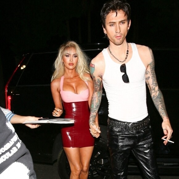 Megan Fox et Machine Gun Kelly (MGK), déguisés en Pamela Anderson et Tommy Lee, arrivent à la Fête d'Halloween Casamigos à Beverly Hills, États Unis le 28 Octobre 2022.