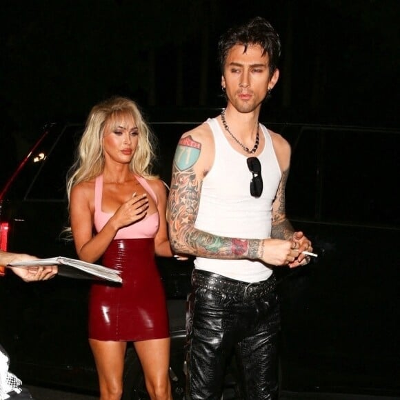 Megan Fox et Machine Gun Kelly (MGK), déguisés en Pamela Anderson et Tommy Lee, arrivent à la Fête d'Halloween Casamigos à Beverly Hills, États Unis le 28 Octobre 2022.