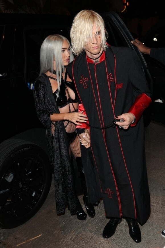 Megan Fox and MGK arrivent déguisés de façon "immorale" à la soirée d'Halloween de Vas Morgan à Hollywood, États Unis le 29 Octobre. 