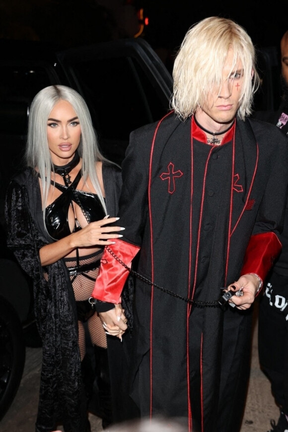 Megan Fox and MGK arrivent déguisés de façon "immorale" à la soirée d'Halloween de Vas Morgan à Hollywood, États Unis le 29 Octobre.
