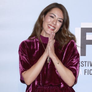 Sofia Essaïdi au photocall de "Les Combattantes" lors de la 24ème édition du Festival de la Fiction TV de la Rochelle, le 15 septembre 2022. © Christophe Aubert via Bestimage.