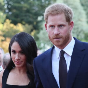 Le prince Harry, duc de Sussex, et sa femme Meghan Markle, duchesse de Sussex lors d'une réception à la Glencairn House (résidence de R. Barnett) à Dublin.