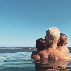 Tendre moment entre Matt Pokora et ses deux fils Isaiah et Kenna