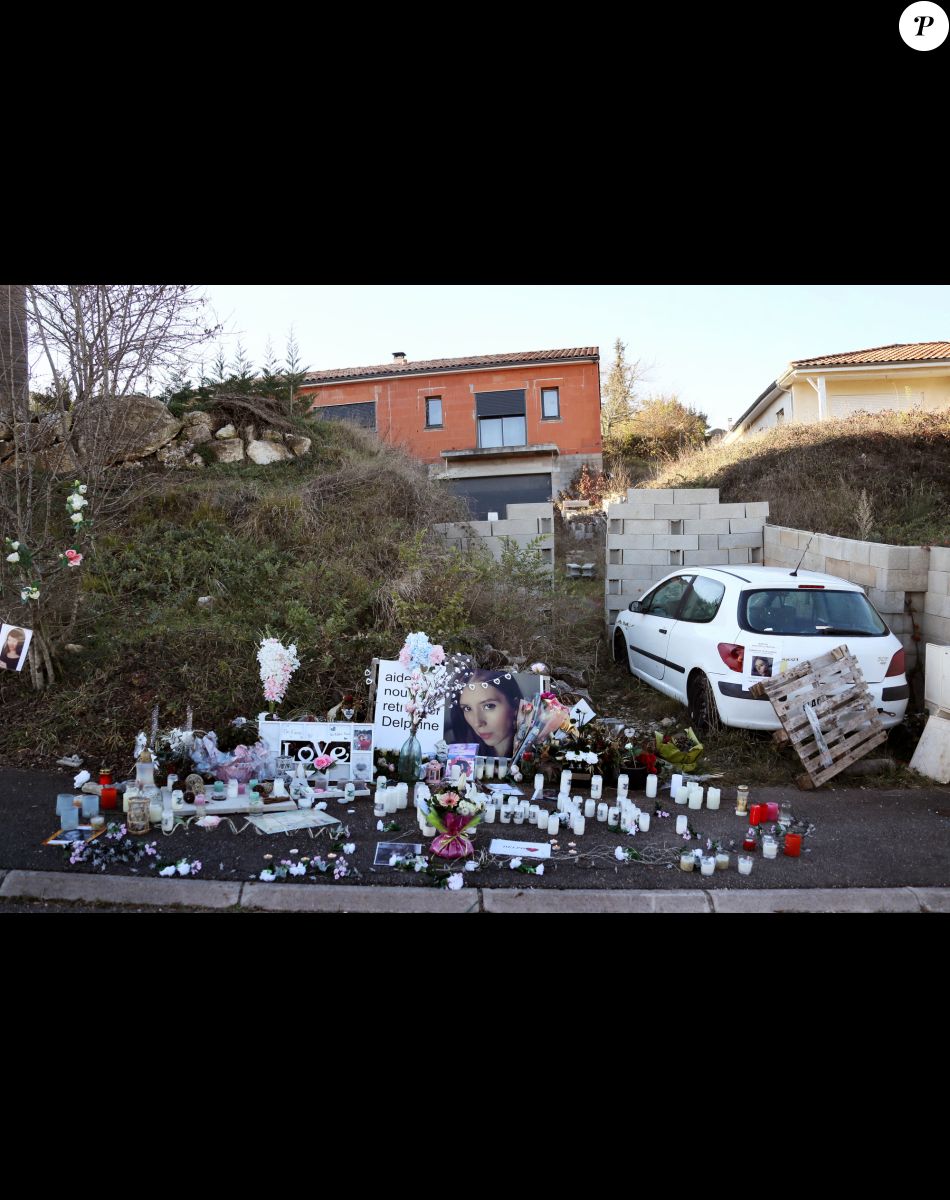 La famille et les proches se sont réunis pour une marche blanche en hommage à Delphine Jubillar, l'infirmière de 33 ans, disparue il y a un an, à Cagnac-les-Mines. Le 19 décembre 2021 © Patrick Bernard / Bestimage