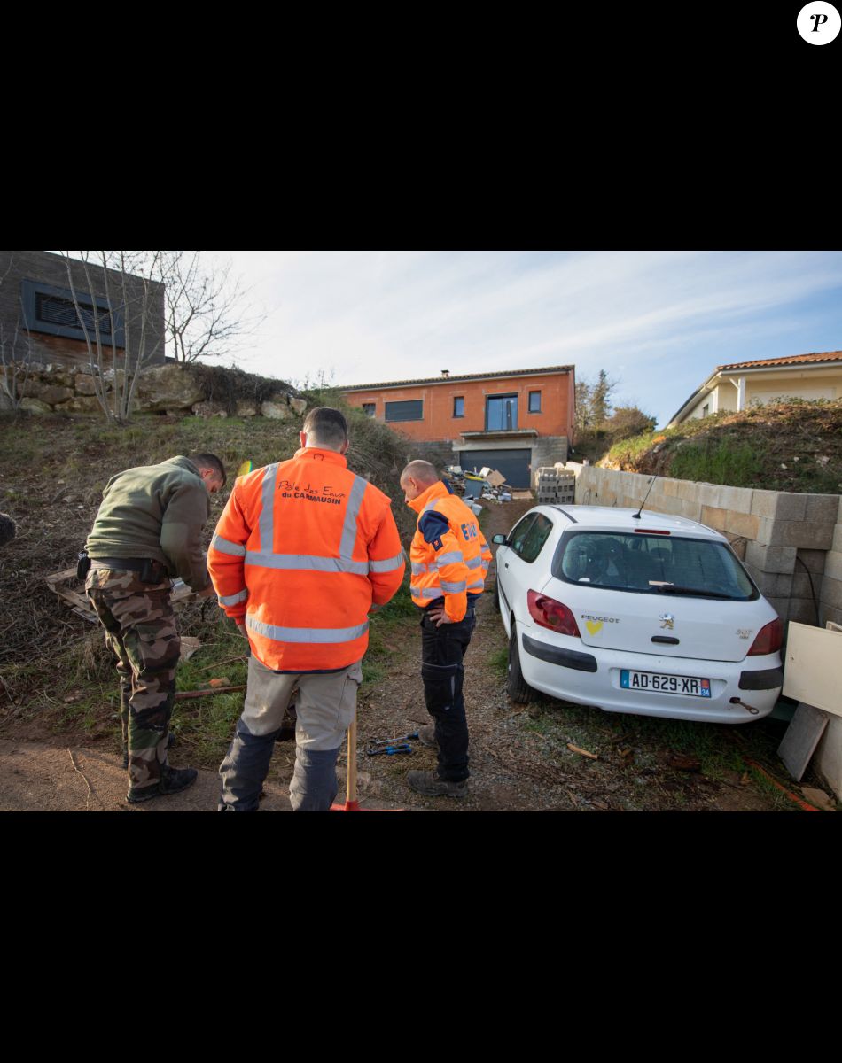 La maison en construction de Delphine Jubillar (Aussaguel), disparue sans laisser de traces depuis le 16 décembre 2020 à Cagnac les Mines dans le Tarn. Un gendarme et une équipe du service des eaux ont mené des investigations pour chercher des traces dans le réseau raccordé à la maison. Le 7 janvier 2021 © Frédéric Maligne / Bestimage
