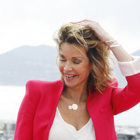 Ingrid Chauvin au photocall de la série "Demain nous appartient" lors de la 5ème saison du festival International des Séries "Canneseries" à Cannes, France, le 2 avril 2022. © Denis Guignebourg/Bestimage 