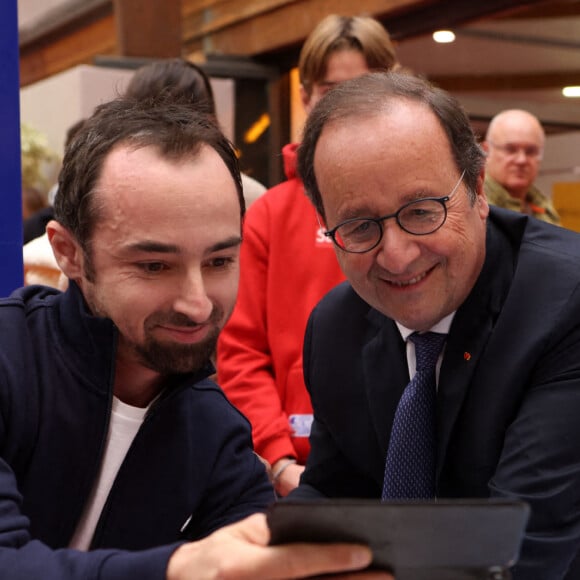 François Hollande lors de la 40ème Foire du Livre de Brive 2022 à la Halle George Brassens à Brive-la-Gaillarde le 6 novembre 2022. © Jean-Marc Lhomer / Bestimage 