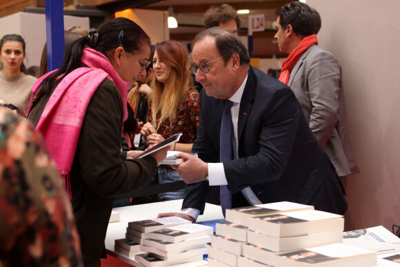 François Hollande lors de la 40ème Foire du Livre de Brive 2022 à la Halle George Brassens à Brive-la-Gaillarde le 6 novembre 2022. © Jean-Marc Lhomer / Bestimage 