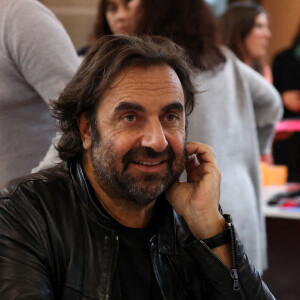 André Manoukian lors de la 40ème Foire du Livre de Brive 2022 à la Halle George Brassens à Brive-la-Gaillarde le 6 novembre 2022. © Jean-Marc Lhomer / Bestimage 