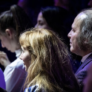 Philippe Katerine (Artiste masculin de l'année) et sa compagne Julie Depardieu - 35ème cérémonie des Victoires de la musique à la Seine musicale de Boulogne-Billancourt, le 14 février 2020. © Cyril Moreau/Bestimage 