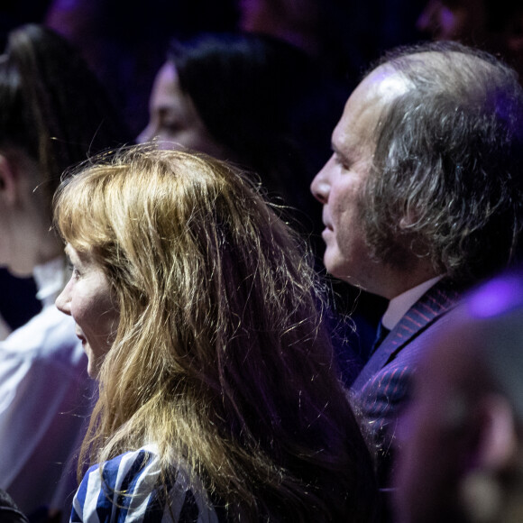 Philippe Katerine (Artiste masculin de l'année) et sa compagne Julie Depardieu - 35ème cérémonie des Victoires de la musique à la Seine musicale de Boulogne-Billancourt, le 14 février 2020. © Cyril Moreau/Bestimage 