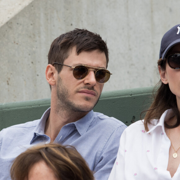 Gaspard Ulliel et sa compagne Gaëlle Pietri - Jour 11 - Les célébrités dans les tribunes des internationaux de tennis de Roland Garros à Paris. Le 7 juin 2017 © Jacovides-Moreau / Bestimage 