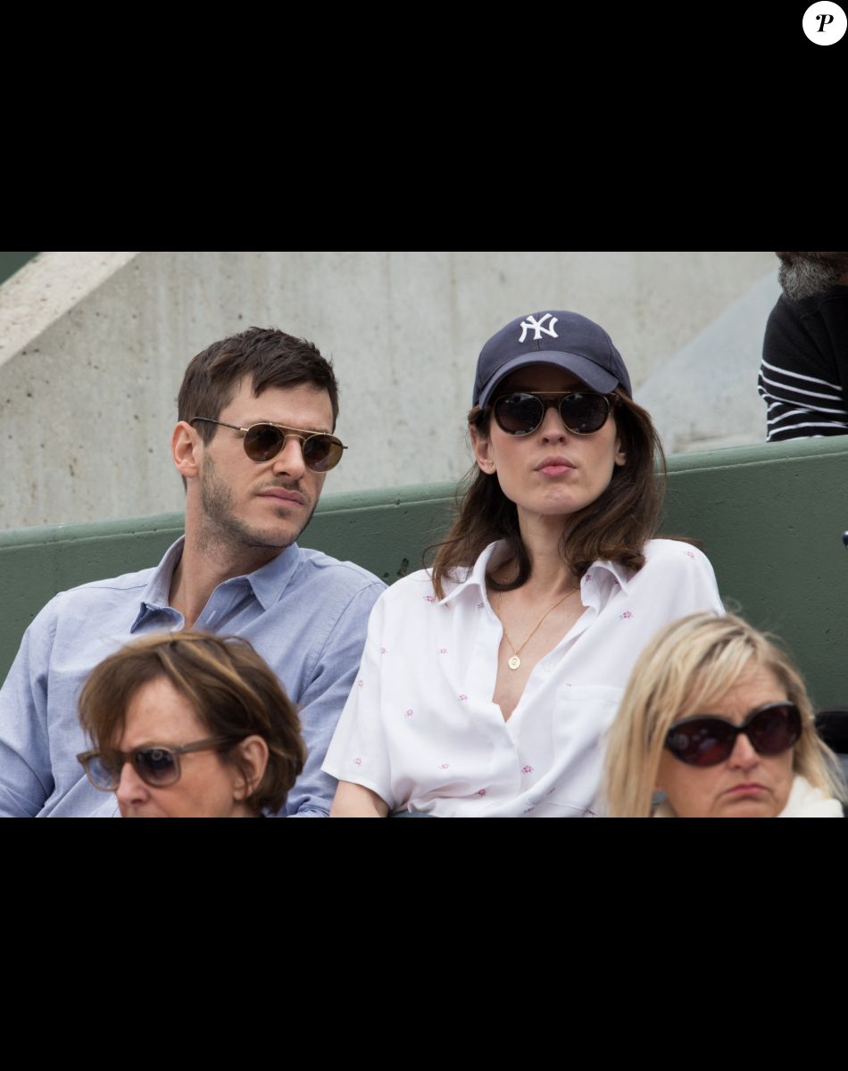 Gaspard Ulliel et sa compagne Gaëlle Pietri - Jour 11 - Les célébrités dans les tribunes des internationaux de tennis de Roland Garros à Paris. Le 7 juin 2017 © Jacovides-Moreau / Bestimage