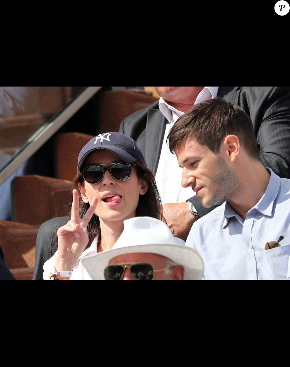 Gaspard Ulliel et sa compagne Gaëlle Pietri dans les tribunes des Internationaux de Tennis de Roland Garros à Paris le 7 juin 2017 © Cyril Moreau-Dominique Jacovides/Bestimage