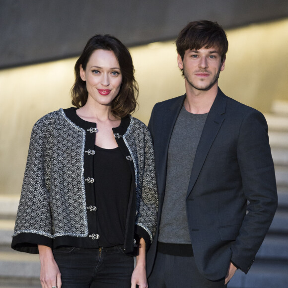 Gaspard Ulliel et sa compagne Gaëlle Pietri - People au Photocall du défilé Chanel Croisière "Paris-Séoul" au Dongdaemun Design Plaza de Séoul.