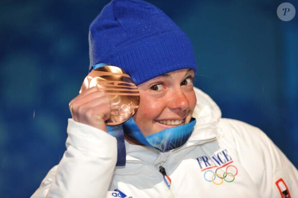 Marie Dorin gagne le bronze au sprint en biathlon, première médaille française de Vancouver, le 13 février 2010 !