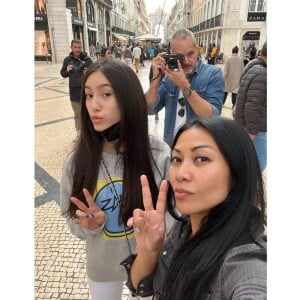 Anggun, sa fille Kirana et son mari Christian Kretschmar. Instagram. Le 13 mars 2022.