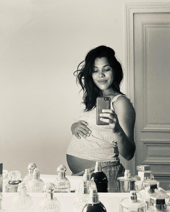 Zita Hanrot a révélé être enceinte de son premier enfant sur Instagram le 22 avril 2022.