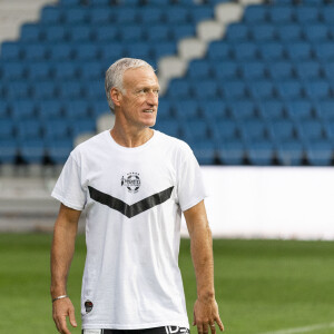 Didier Deschamps - Match de football caritatif du Variétés Club de France contre les légendes des Avirons Bayonnais au profit des associations "Pièces Jaunes" et "Centre Hospitalier de la Côte Basque - Service Pédiatrie" à Bayonne le 19 octobre 2022. 12.000 € ont été récoltés après la victoire du Variétés 2-1 contre les légendes des Avirons Bayonnais. © Pierre Perusseau/Bestimage