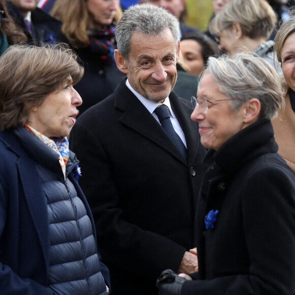 La première ministre, Elisabeth Born et Nicolas Sarkozy et Yaël Braun-Pivet, présidente de l'Assemblée Nationale lors de la commémoration marquant le 104ème anniversaire de l'Armistice du 11 novembre 1918, mettant fin à la Première Guerre mondiale (WWI) à l'Arc de Tromphe sur la Place de l'Etoile à Paris, France, le 11 novembre 2022. © Stéphane Lemouton/Bestimage 